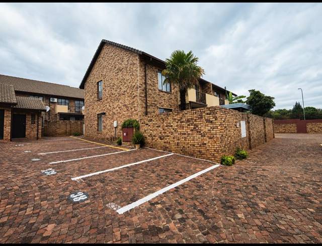 3 BEDROOM APARTMENT FOR SALE IN ZWARTKOP